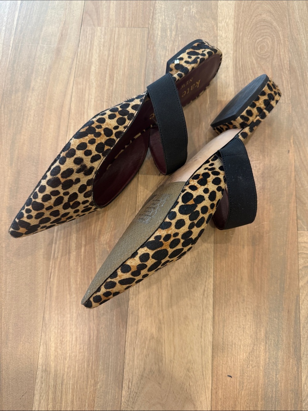 Kate Spade Leopard Print Pointed Mule with Black Elastic Strap - Picture 4 of 4